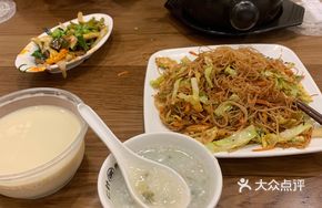 Stir-Fried Rice Noodles with Pork