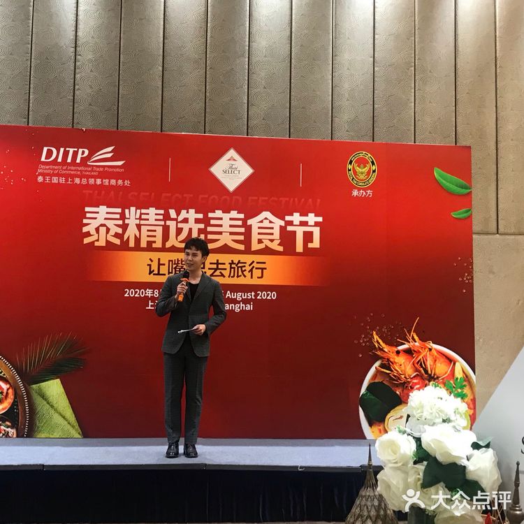 虾片，泰式火锅，泰式酸辣虾仁，甜品等，美食盛宴
