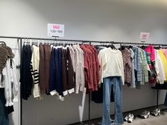 -URBAN REVIVO(高德置地广场·春广场店)