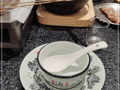 -何妹湿辣牛肉·粤式烧烤砂煲(桂雅路店)