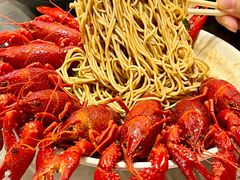 -肥肥虾庄·金牌油焖大虾(汉街SKP店)