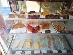 面包甜点陈列柜-老梦面包 CHEZMOREL(三源里店)