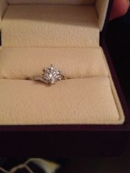 -威德钻石-克拉钻大本营(南京东路店)