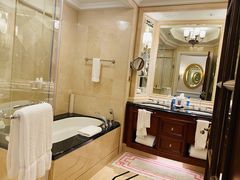 -广州富力丽思卡尔顿酒店