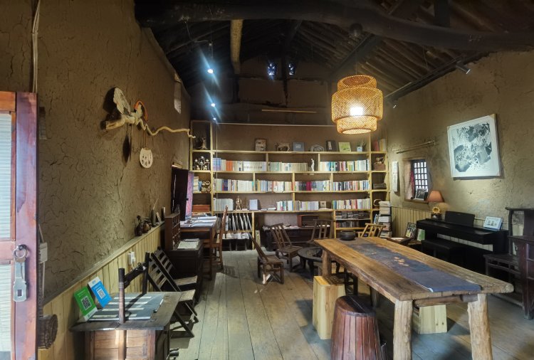 店铺:南山耕读书屋  位置:从西安翻译学院一直往翠