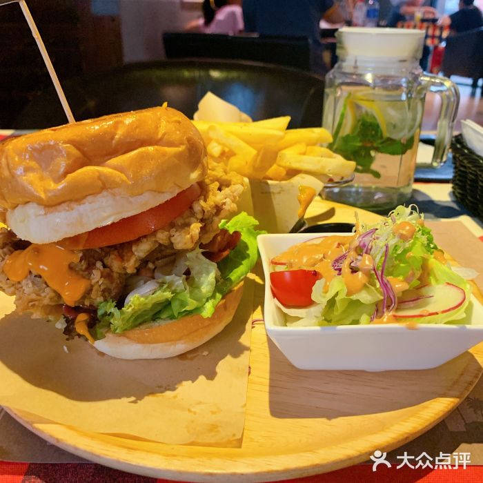 遇见西木美式餐厅(体育路店)炸鸡排起司汉堡套餐图片
