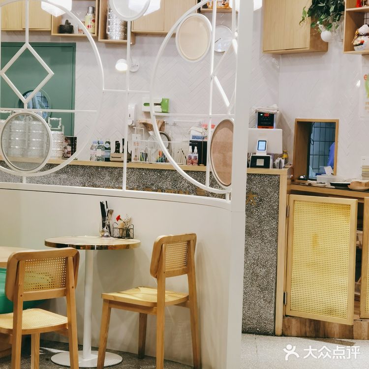 探店上海白玉兰广场拿汀太太