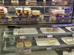 -白玉兰食品甜凤店(合生汇店)