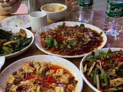 -乡土特色.冷锅鱼.牦牛肉汤锅