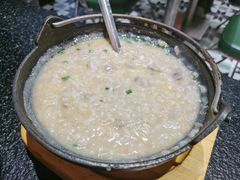 -何妹湿辣牛肉·粤式烧烤砂煲(桂雅路店)
