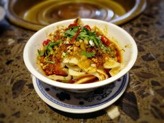 -沪小二炭火蛙锅(淮海中路美食不夜城店)