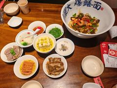 -李犟大爆鳝面·手工蟹黄包(湖滨西湖店)
