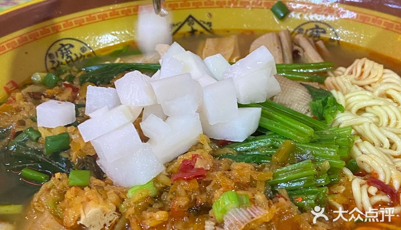 小巷子里宝藏小店铺湖南麻辣烫