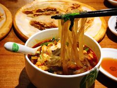 嗖嗖酸辣粉-甲乙饼·北京手工肉饼(西直门凯德茂店)