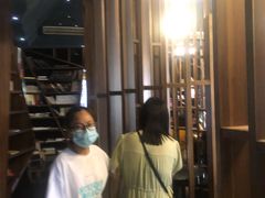 -钟书阁(松江泰晤士小镇店)