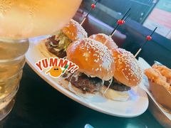 迷你牛肉芝士汉堡-CAGES凯吉思西餐厅运动乐园(静安店)