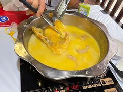 -鲜入围煮花胶鸡海鲜火锅