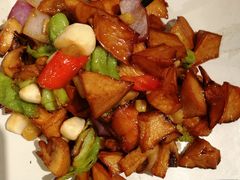 -云海肴·汽锅鸡·云南菜(天山百盛优客店)