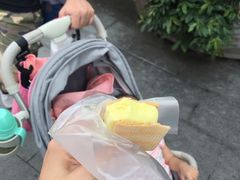 -詹爷爷乌节路街头冰淇淋