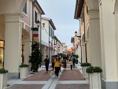 -佛罗伦萨小镇广佛名品奥特莱斯(疏港路店)