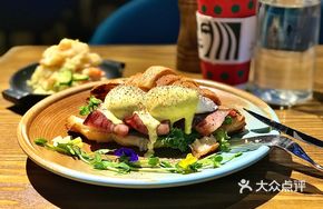 Signature Croissant Benny