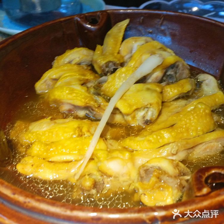 黔香阁坐落在96广场3楼，顾名思义就是贵州菜，贵州菜重口味偏