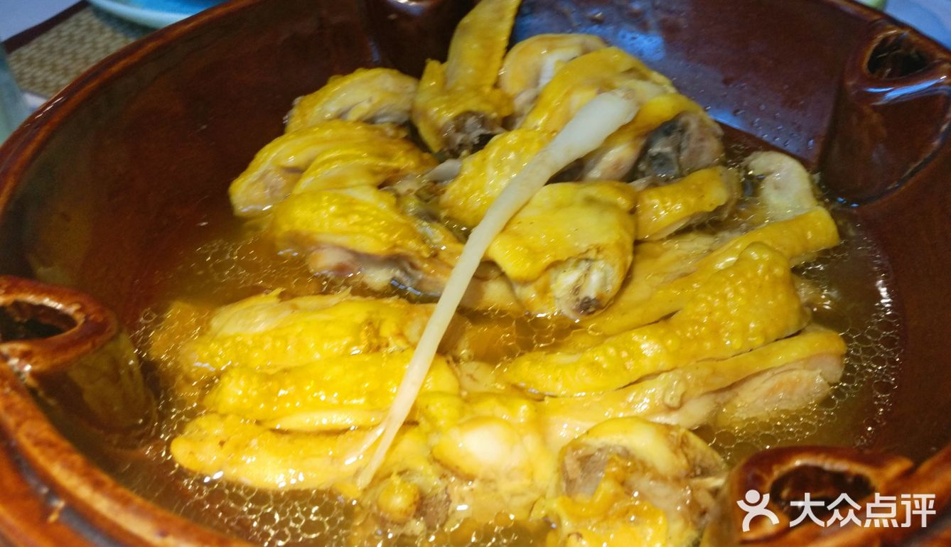 黔香阁坐落在96广场3楼，顾名思义就是贵州菜，贵州菜重口味偏