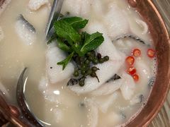 酸汤嫩鱼片-小大董·烤鸭(凤凰汇店)