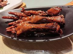 连骨头都不剩的鸡爪-佬肥猫(周浦万达店)