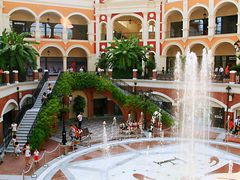 -佛罗伦萨小镇广佛名品奥特莱斯(疏港路店)