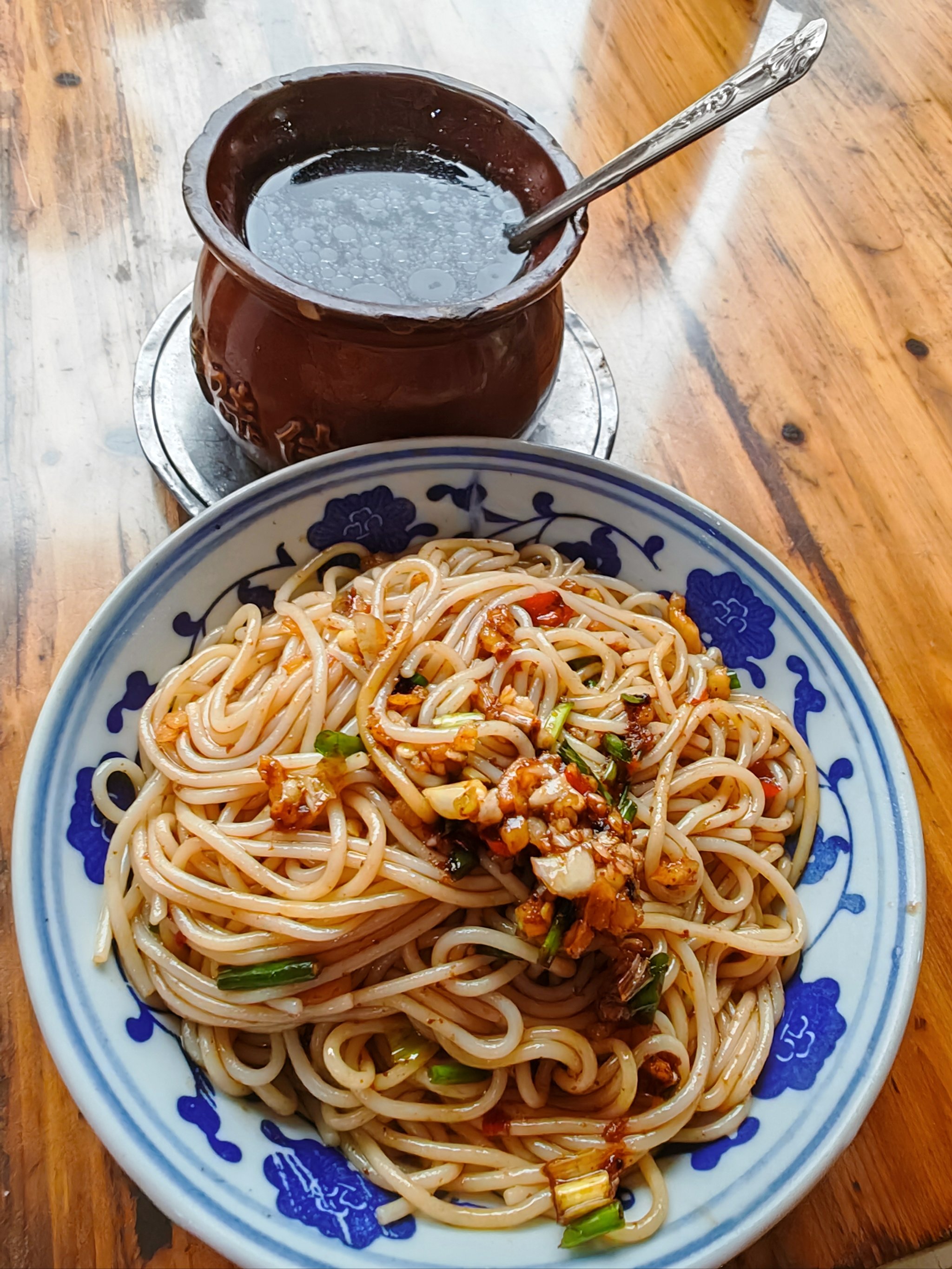 香菇肉饼瓦罐汤图片