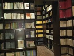 -钟书阁(松江泰晤士小镇店)