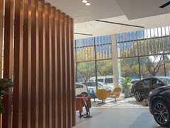 -上海宝信宝马4S店