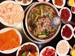 -周老三跷脚牛肉·全牛火锅(非遗传承店)