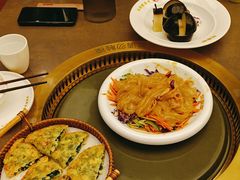 -锅飘飘·东北铁锅炖(雨花客厅店)