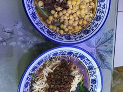 -渝之汇牛肉豌杂面