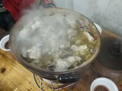 炭炉果鸡煲-威邵鸡煲(西华路总店)