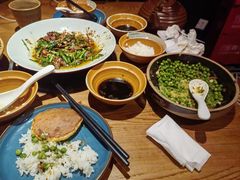 -吃饭皇帝大土家民族菜(正大广场店)