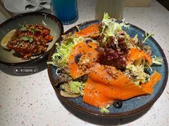 烟熏三文鱼杂菌沙拉-BE BRIGHT KITCHEN(正佳广场店)