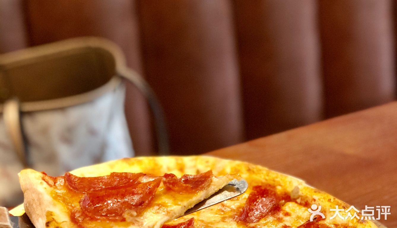 终于让恰到hin正宗的意大利披萨🍕啦！歪果仁老板很帅~[色]