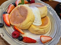 莓果奶油芝士舒芙蕾松饼-UPPER KITCHEN(延安路店)