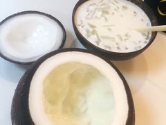 -志龙皇冠吃货椰子铺
