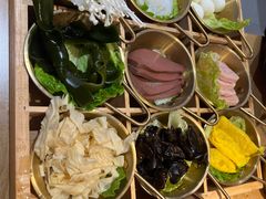 -三顾烤庐·烤鱼·烧烤·龙虾(奉贤店)