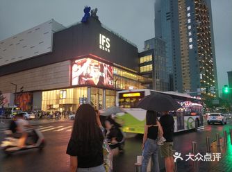 下午玩完就可以直接去楼上各种网红美食餐饮店吃吃喝喝