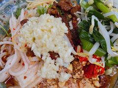 -巍山𤆵肉饵丝