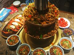 -沪小二炭火蛙锅(淮海中路美食不夜城店)