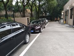 -龙华烈士纪念馆-停车场
