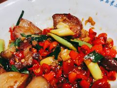 土家腊肉煨山笋-吃饭皇帝大土家民族菜(正大广场店)