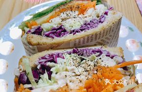 Yogurt Sauce Chicken Sandwich