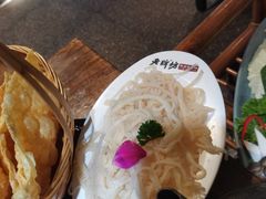 -老牌坊云南鱼豆花火锅(哈西万达店)
